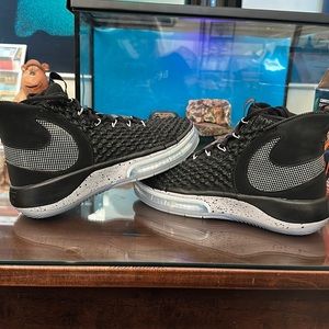 Nike Alphadunk Basketball shoes men’s 8.5 Like New